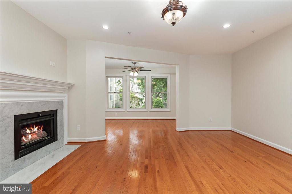 Image 11 of property listing at 12241 FAIRFIELD HOUSE DR #305B, Fairfax, VA 22033