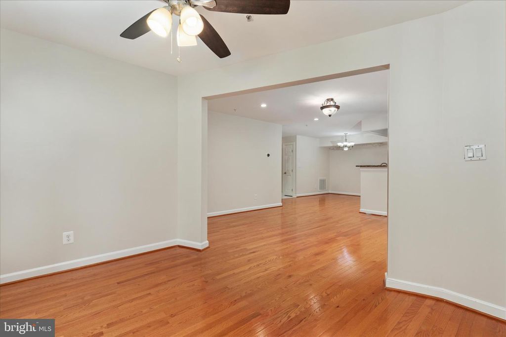 Image 13 of property listing at 12241 FAIRFIELD HOUSE DR #305B, Fairfax, VA 22033