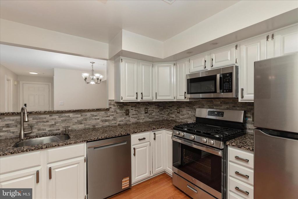 Image 16 of property listing at 12241 FAIRFIELD HOUSE DR #305B, Fairfax, VA 22033
