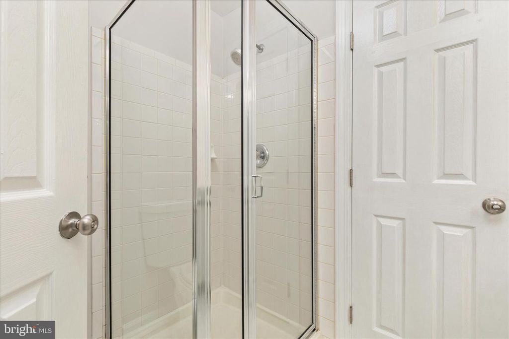 Image 20 of property listing at 12241 FAIRFIELD HOUSE DR #305B, Fairfax, VA 22033