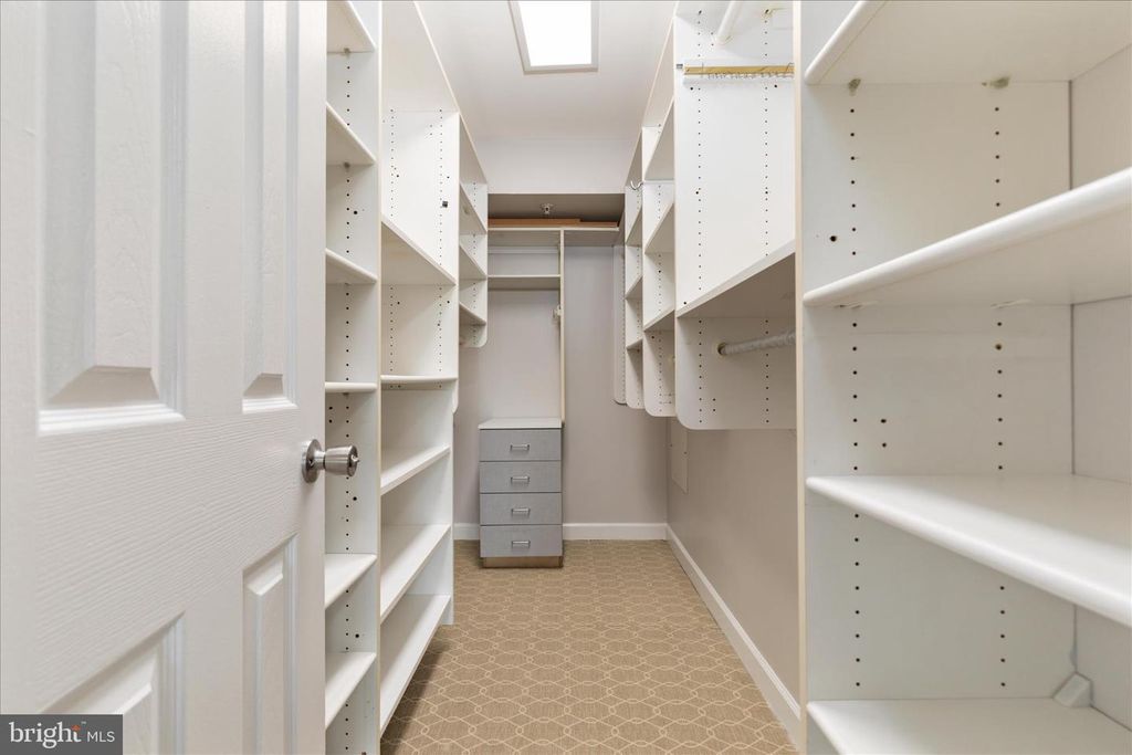 Image 24 of property listing at 12241 FAIRFIELD HOUSE DR #305B, Fairfax, VA 22033
