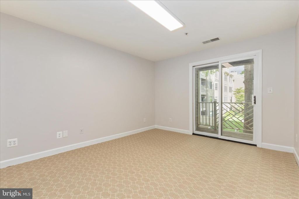 Image 25 of property listing at 12241 FAIRFIELD HOUSE DR #305B, Fairfax, VA 22033