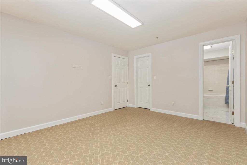 Image 26 of property listing at 12241 FAIRFIELD HOUSE DR #305B, Fairfax, VA 22033
