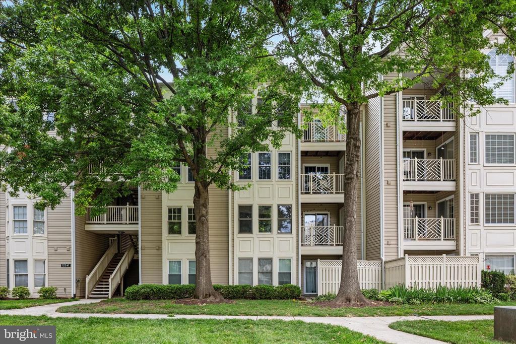Image 2 of property listing at 12241 FAIRFIELD HOUSE DR #305B, Fairfax, VA 22033