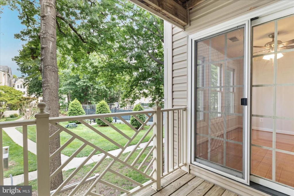 Image 30 of property listing at 12241 FAIRFIELD HOUSE DR #305B, Fairfax, VA 22033