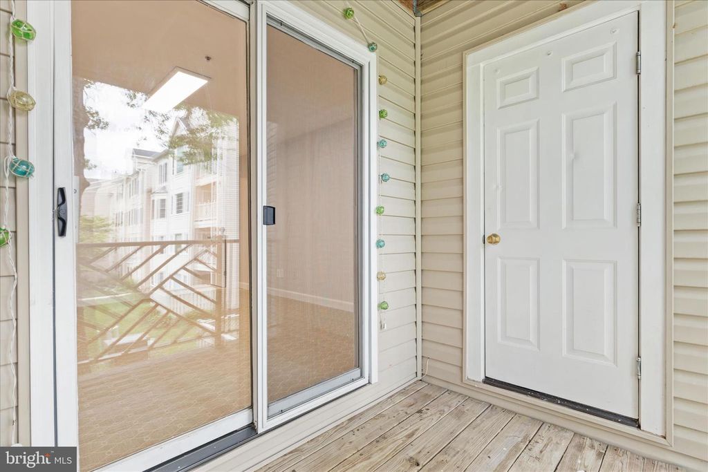 Image 31 of property listing at 12241 FAIRFIELD HOUSE DR #305B, Fairfax, VA 22033