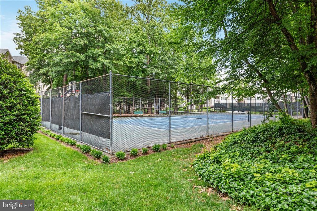 Image 33 of property listing at 12241 FAIRFIELD HOUSE DR #305B, Fairfax, VA 22033