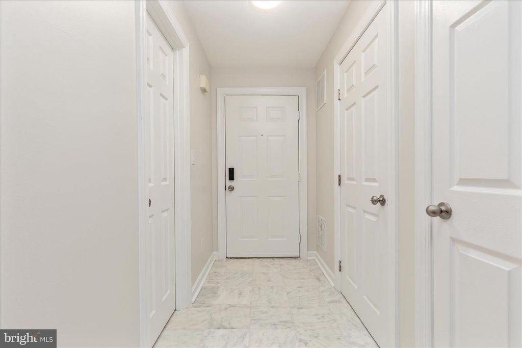 Image 4 of property listing at 12241 FAIRFIELD HOUSE DR #305B, Fairfax, VA 22033