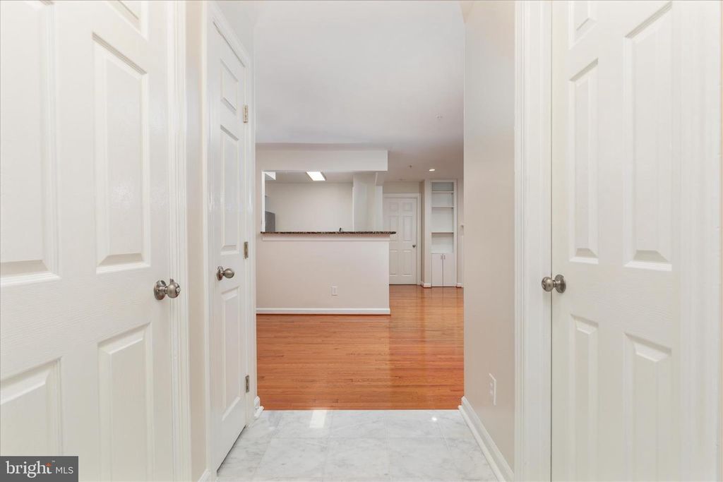 Image 5 of property listing at 12241 FAIRFIELD HOUSE DR #305B, Fairfax, VA 22033