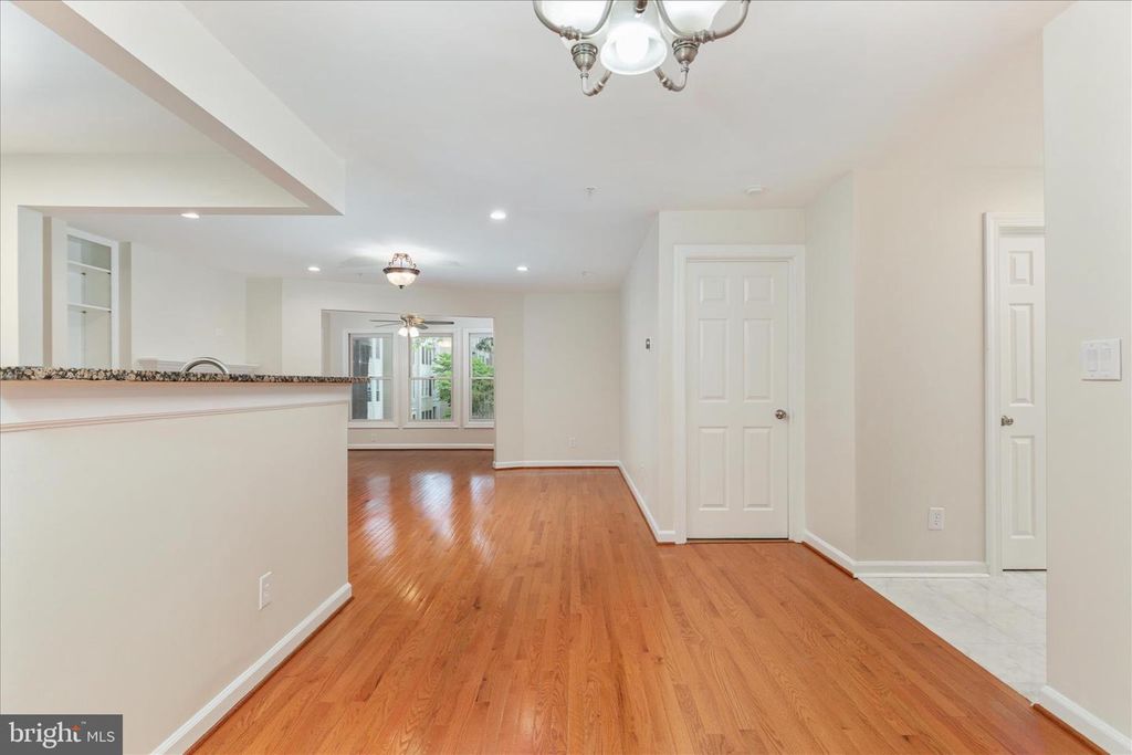 Image 7 of property listing at 12241 FAIRFIELD HOUSE DR #305B, Fairfax, VA 22033