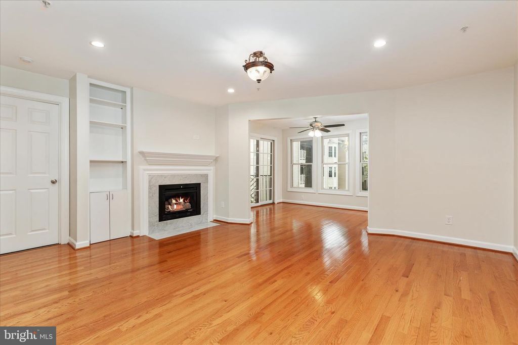 Image 8 of property listing at 12241 FAIRFIELD HOUSE DR #305B, Fairfax, VA 22033