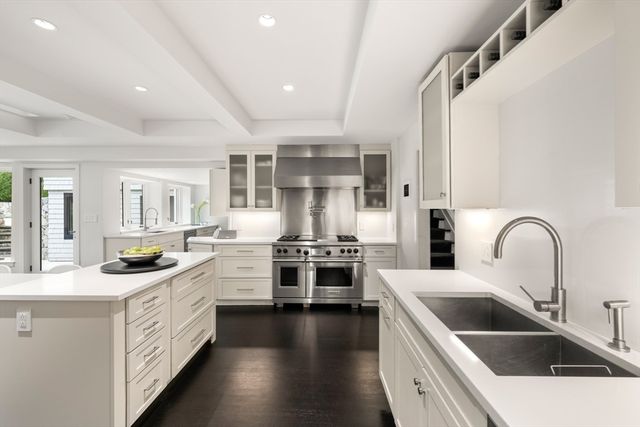 44 Meadowbrook Road, Weston, MA 02493
