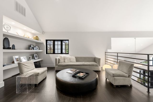 44 Meadowbrook Road, Weston, MA 02493