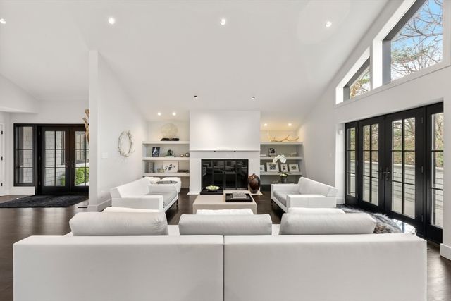44 Meadowbrook Road, Weston, MA 02493