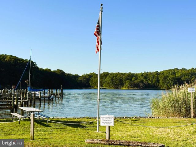 181 HAULOVER DR, Montross, VA 22520