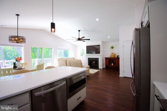181 HAULOVER DR, Montross, VA 22520