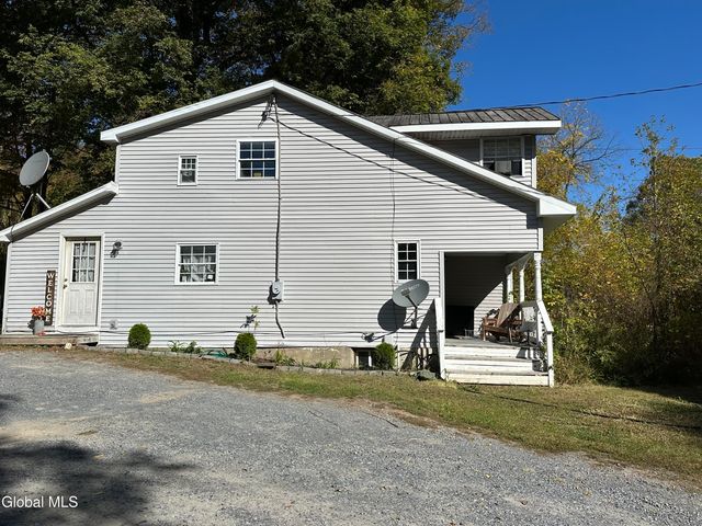 273 Gansevoort Road, Moreau, NY 12831