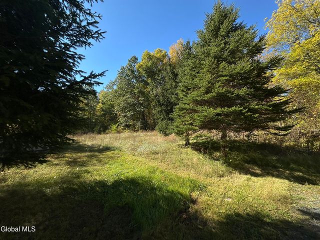 273 Gansevoort Road, Moreau, NY 12831