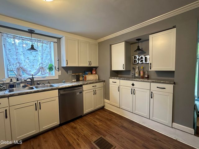 273 Gansevoort Road, Moreau, NY 12831