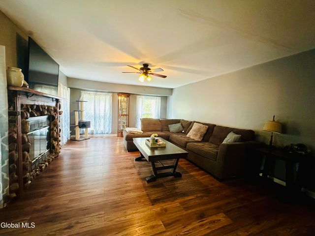 273 Gansevoort Road, Moreau, NY 12831