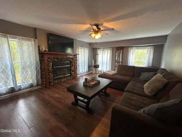 273 Gansevoort Road, Moreau, NY 12831