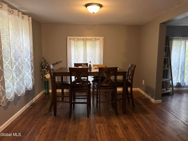 273 Gansevoort Road, Moreau, NY 12831