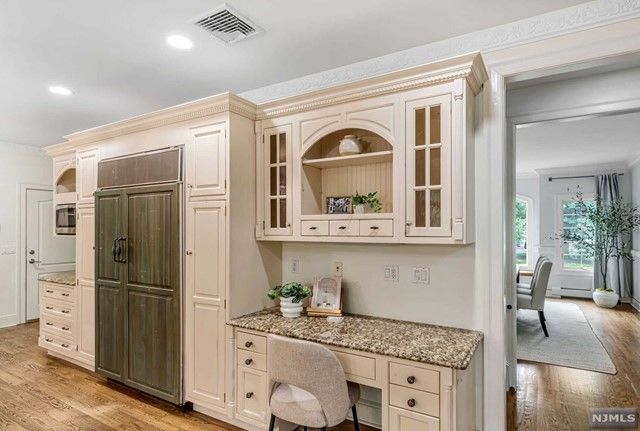 11 Cobblestone Drive, Upper Saddle River, NJ 07458
