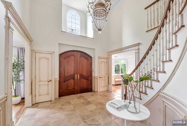 11 Cobblestone Drive, Upper Saddle River, NJ 07458