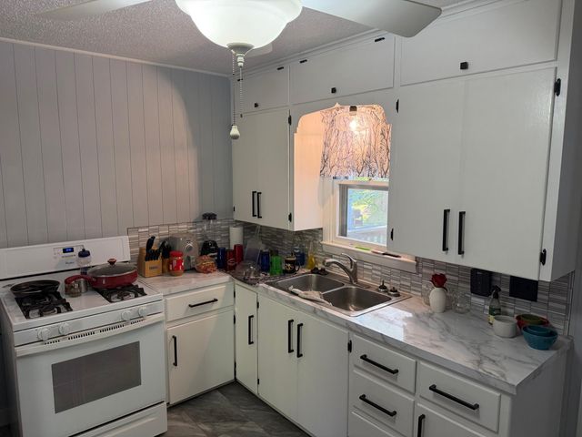 1037 North Fulbright Avenue, Springfield, MO 65802