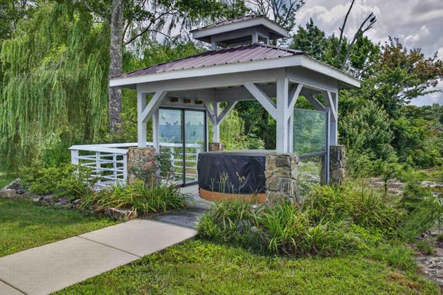 1981 Porch Rock Road, Pikeville, TN 37367