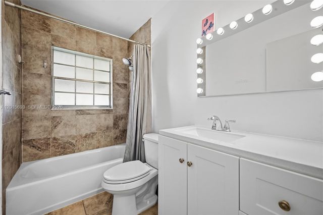 8972 SW 8th St, Boca Raton, FL 33433