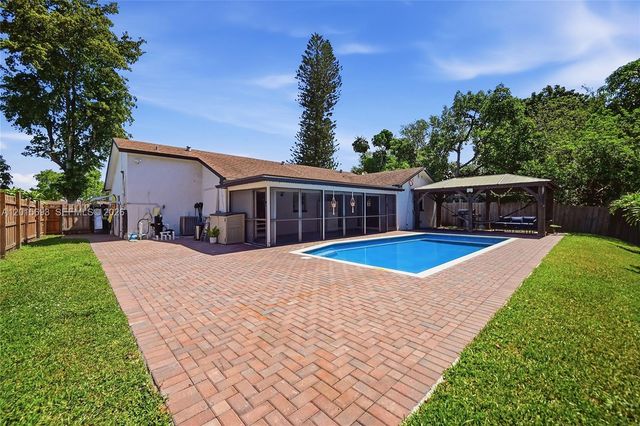 8972 SW 8th St, Boca Raton, FL 33433