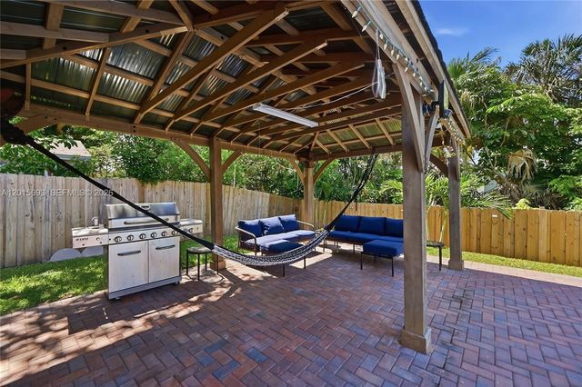 8972 SW 8th St, Boca Raton, FL 33433