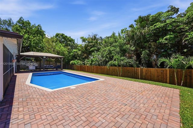 8972 SW 8th St, Boca Raton, FL 33433