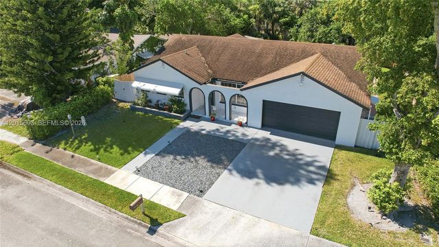 8972 SW 8th St, Boca Raton, FL 33433