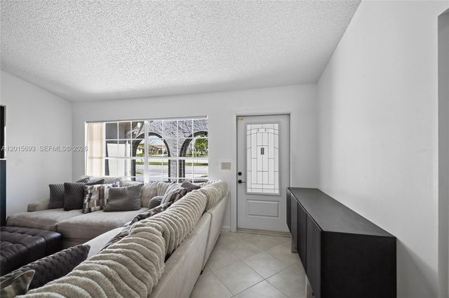 8972 SW 8th St, Boca Raton, FL 33433