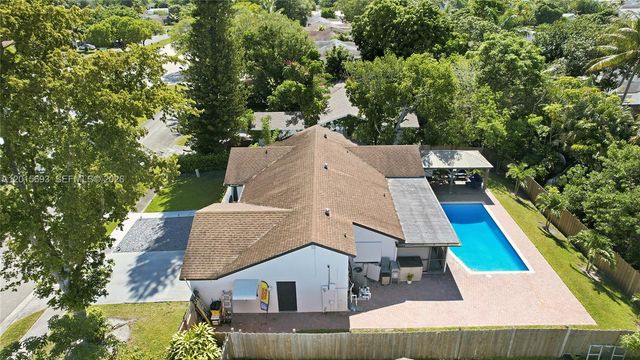 8972 SW 8th St, Boca Raton, FL 33433