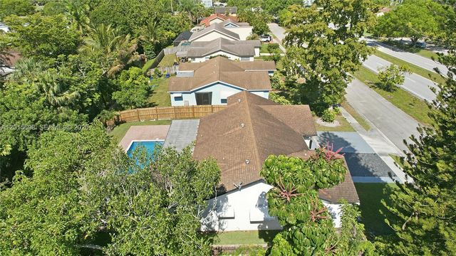 8972 SW 8th St, Boca Raton, FL 33433