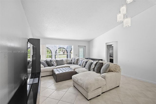 8972 SW 8th St, Boca Raton, FL 33433