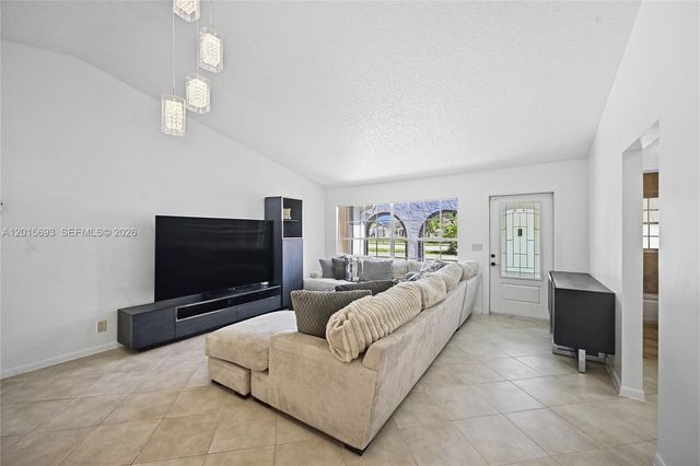 8972 SW 8th St, Boca Raton, FL 33433