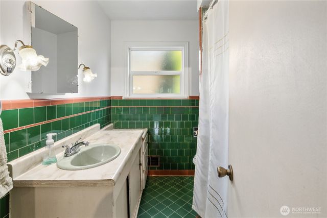 9334 E B Street, Tacoma, WA 98445