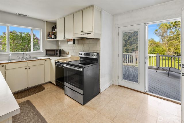 9334 E B Street, Tacoma, WA 98445