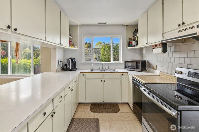 9334 E B Street, Tacoma, WA 98445