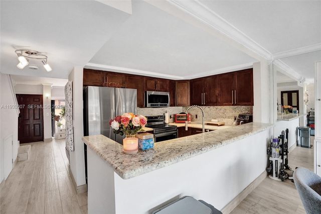 16478 NE 27th Pl 34, Eastern Shores, FL 33160