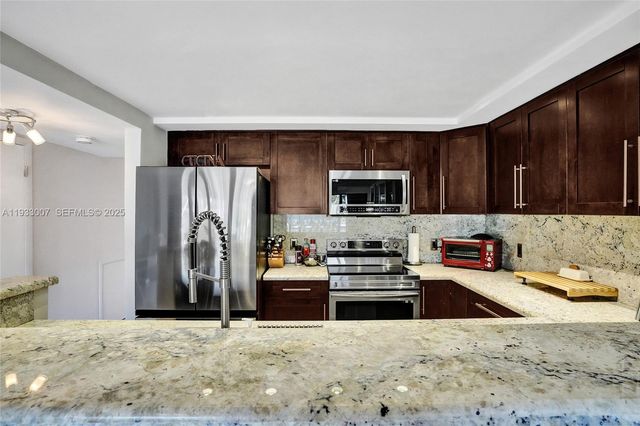 16478 NE 27th Pl 34, Eastern Shores, FL 33160