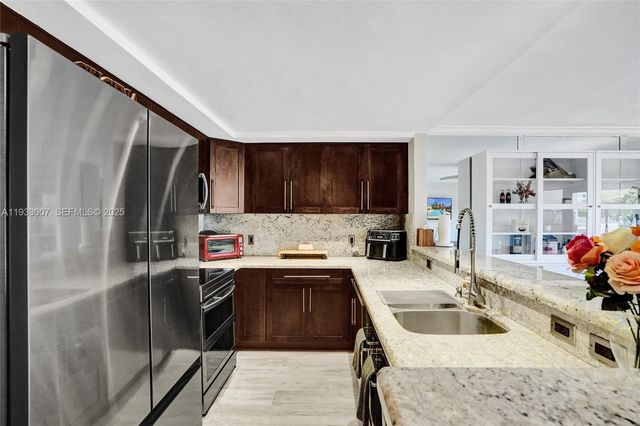 16478 NE 27th Pl 34, Eastern Shores, FL 33160