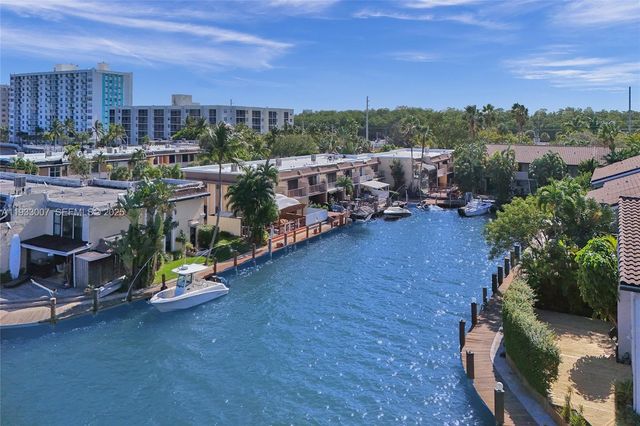 16478 NE 27th Pl 34, Eastern Shores, FL 33160