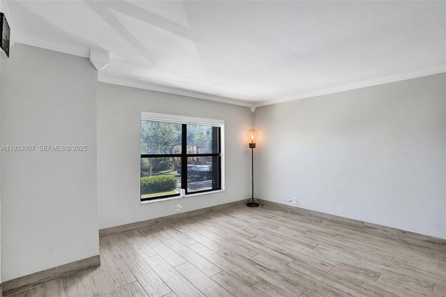 16478 NE 27th Pl 34, Eastern Shores, FL 33160