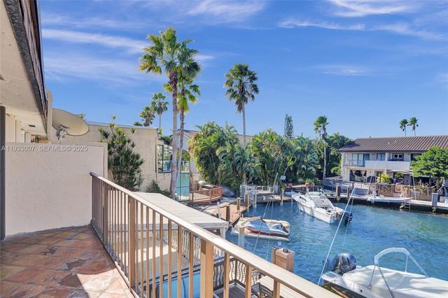 16478 NE 27th Pl 34, Eastern Shores, FL 33160