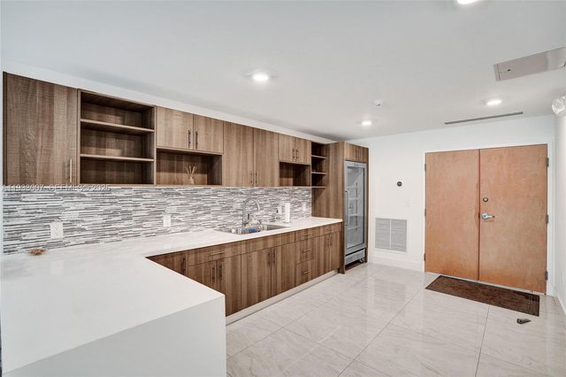 16478 NE 27th Pl 34, Eastern Shores, FL 33160